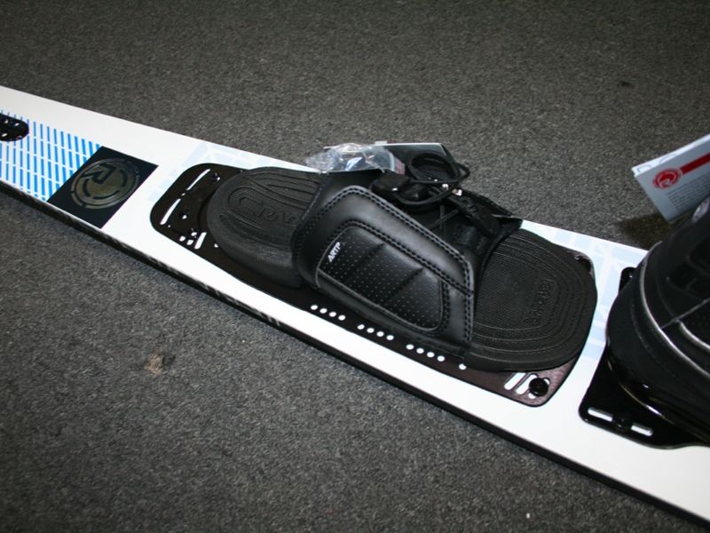 RADAR P6 SLALOM WATERSKI 69 W/ VECTOR FEATHER SIZE XLARGE 10 14 MENS 